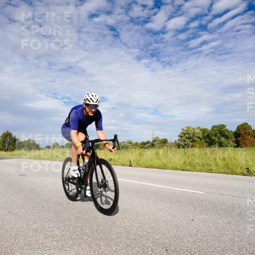 31.08.2025 - Elbe Triathlon Hamburg Michael Burmester http://msf.ph/oto/8665255 31.08.2025 10:07:00 Radfahren 482, 764, 849, 879, 895, 926 meine-sportfotos.de