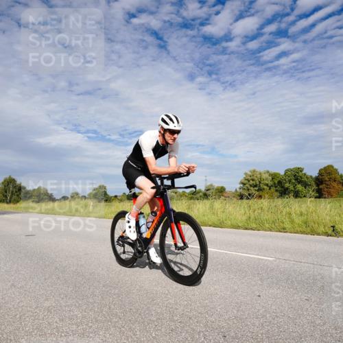 31.08.2025 - Elbe Triathlon Hamburg Michael Burmester http://msf.ph/oto/8665287 31.08.2025 10:07:32 Radfahren 447, 454, 753, 836 meine-sportfotos.de