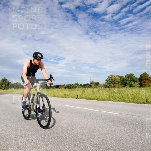 31.08.2025 - Elbe Triathlon Hamburg Michael Burmester http://msf.ph/oto/8665322 31.08.2025 10:08:15 Radfahren 390, 478 meine-sportfotos.de