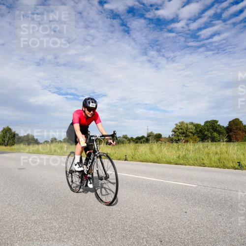 31.08.2025 - Elbe Triathlon Hamburg Michael Burmester http://msf.ph/oto/8665335 31.08.2025 10:08:39 Radfahren 502, 698, 805, 806 meine-sportfotos.de