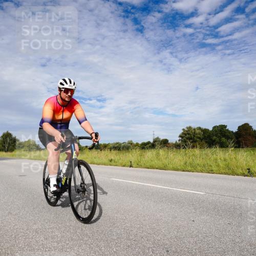 31.08.2025 - Elbe Triathlon Hamburg Michael Burmester http://msf.ph/oto/8665364 31.08.2025 10:09:33 Radfahren 503 meine-sportfotos.de