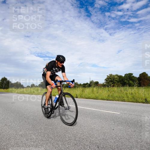 31.08.2025 - Elbe Triathlon Hamburg Michael Burmester http://msf.ph/oto/8665418 31.08.2025 10:10:45 Radfahren 497, 653, 893 meine-sportfotos.de