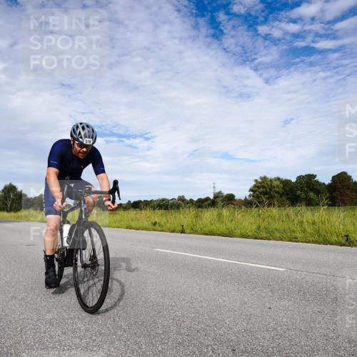 31.08.2025 - Elbe Triathlon Hamburg Michael Burmester http://msf.ph/oto/8665436 31.08.2025 10:11:10 Radfahren 576 meine-sportfotos.de
