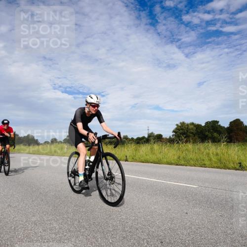 31.08.2025 - Elbe Triathlon Hamburg Michael Burmester http://msf.ph/oto/8665441 31.08.2025 10:11:30 Radfahren 483, 650, 830, 840, 853, 870, 894 meine-sportfotos.de
