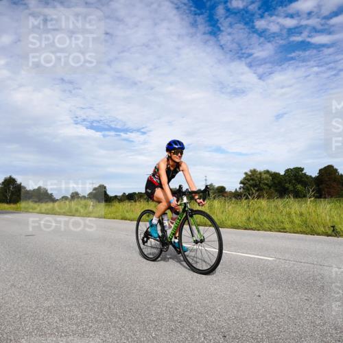 31.08.2025 - Elbe Triathlon Hamburg Michael Burmester http://msf.ph/oto/8665448 31.08.2025 10:11:36 Radfahren 870, 894 meine-sportfotos.de