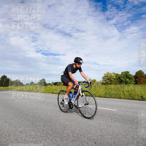 31.08.2025 - Elbe Triathlon Hamburg Michael Burmester http://msf.ph/oto/8665558 31.08.2025 10:13:43 Radfahren 821, 886, 916, 925 meine-sportfotos.de