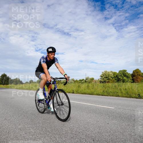 31.08.2025 - Elbe Triathlon Hamburg Michael Burmester http://msf.ph/oto/8665561 31.08.2025 10:13:47 Radfahren 886, 925 meine-sportfotos.de