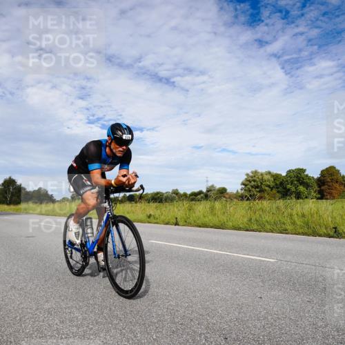 31.08.2025 - Elbe Triathlon Hamburg Michael Burmester http://msf.ph/oto/8665573 31.08.2025 10:14:12 Radfahren 759, 773, 881, 888 meine-sportfotos.de