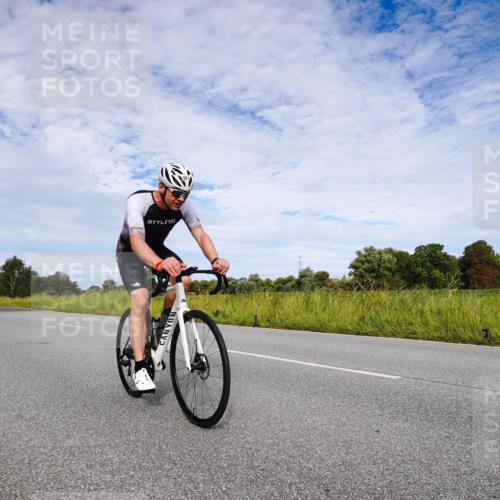 31.08.2025 - Elbe Triathlon Hamburg Michael Burmester http://msf.ph/oto/8665608 31.08.2025 10:14:57 Radfahren 455, 617, 717, 758, 800 meine-sportfotos.de