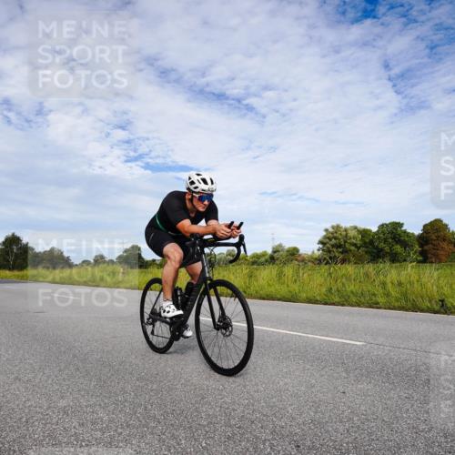 31.08.2025 - Elbe Triathlon Hamburg Michael Burmester http://msf.ph/oto/8665636 31.08.2025 10:15:42 Radfahren 579, 613, 732, 811 meine-sportfotos.de