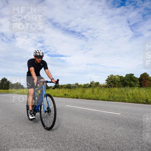 31.08.2025 - Elbe Triathlon Hamburg Michael Burmester http://msf.ph/oto/8665639 31.08.2025 10:15:44 Radfahren 579, 605, 613, 811 meine-sportfotos.de