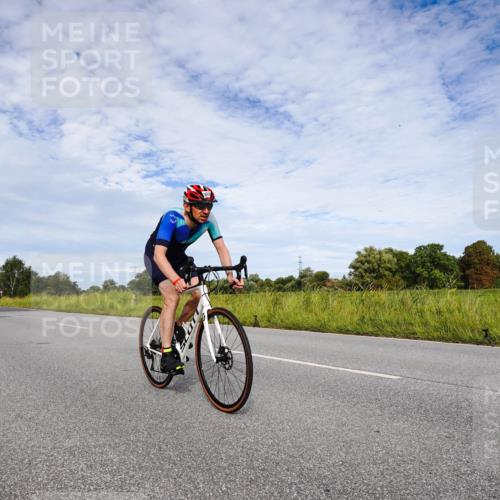 31.08.2025 - Elbe Triathlon Hamburg Michael Burmester http://msf.ph/oto/8665662 31.08.2025 10:16:37 Radfahren 562, 622, 896, 908 meine-sportfotos.de