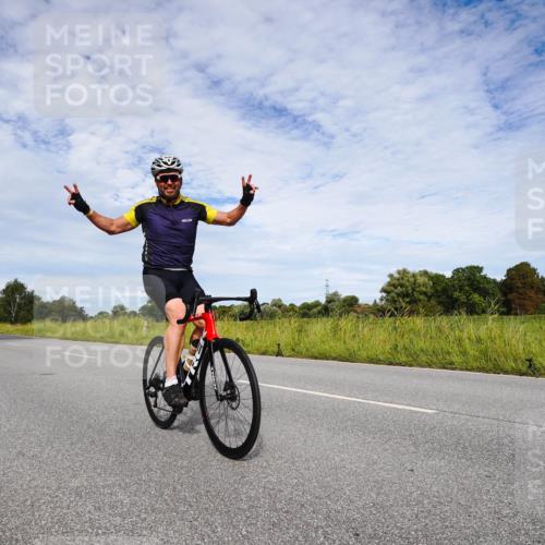 31.08.2025 - Elbe Triathlon Hamburg Michael Burmester http://msf.ph/oto/8665672 31.08.2025 10:16:50 Radfahren 427, 666, 841, 928 meine-sportfotos.de