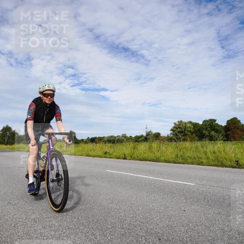 31.08.2025 - Elbe Triathlon Hamburg Michael Burmester http://msf.ph/oto/8665676 31.08.2025 10:16:56 Radfahren 427, 804, 841, 928 meine-sportfotos.de