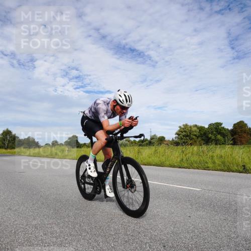 31.08.2025 - Elbe Triathlon Hamburg Michael Burmester http://msf.ph/oto/8665701 31.08.2025 10:17:20 Radfahren 826, 923, 1017 meine-sportfotos.de