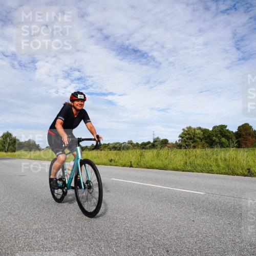 31.08.2025 - Elbe Triathlon Hamburg Michael Burmester http://msf.ph/oto/8665704 31.08.2025 10:17:27 Radfahren 388, 406, 869, 923 meine-sportfotos.de