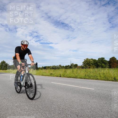 31.08.2025 - Elbe Triathlon Hamburg Michael Burmester http://msf.ph/oto/8665708 31.08.2025 10:17:30 Radfahren 388, 406, 820, 869 meine-sportfotos.de