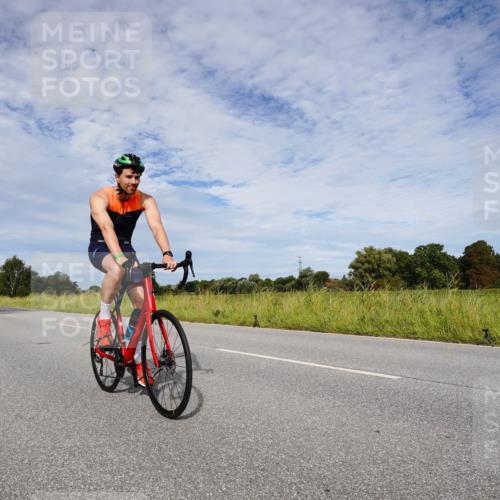 31.08.2025 - Elbe Triathlon Hamburg Michael Burmester http://msf.ph/oto/8665712 31.08.2025 10:17:33 Radfahren 388, 406, 820, 823, 825, 869 meine-sportfotos.de