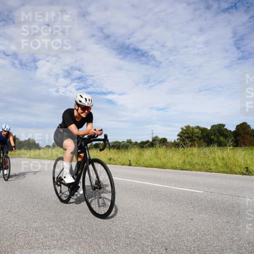 31.08.2025 - Elbe Triathlon Hamburg Michael Burmester http://msf.ph/oto/8665718 31.08.2025 10:17:39 Radfahren 820, 823, 825 meine-sportfotos.de