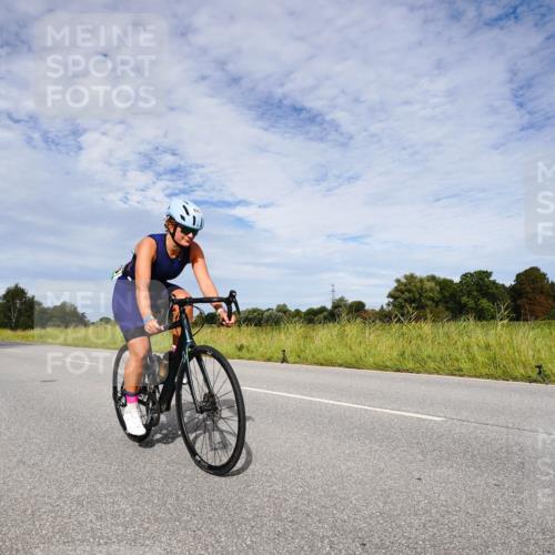 31.08.2025 - Elbe Triathlon Hamburg Michael Burmester http://msf.ph/oto/8665719 31.08.2025 10:17:40 Radfahren 569, 820, 823, 825 meine-sportfotos.de