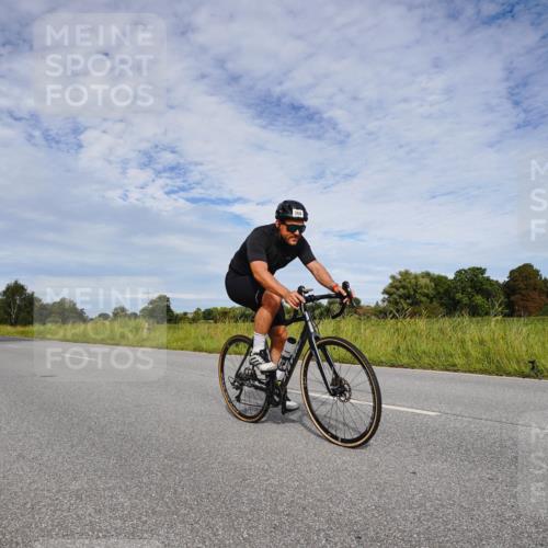 31.08.2025 - Elbe Triathlon Hamburg Michael Burmester http://msf.ph/oto/8665725 31.08.2025 10:17:47 Radfahren 569, 570, 681 meine-sportfotos.de