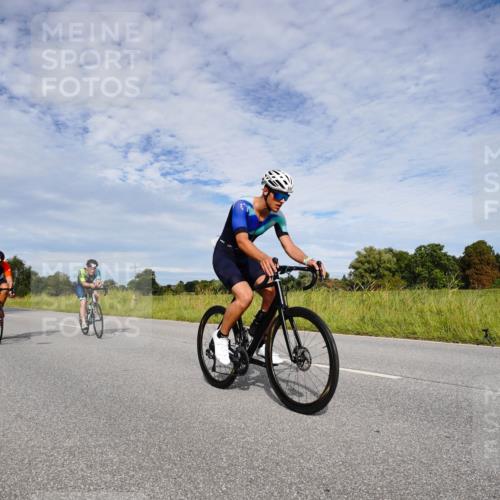 31.08.2025 - Elbe Triathlon Hamburg Michael Burmester http://msf.ph/oto/8665768 31.08.2025 10:19:07 Radfahren 487, 674, 690, 713, 735, 777, 856, 944 meine-sportfotos.de