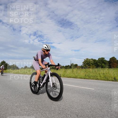 31.08.2025 - Elbe Triathlon Hamburg Michael Burmester http://msf.ph/oto/8665777 31.08.2025 10:19:12 Radfahren 487, 713, 777, 803, 828, 856, 930 meine-sportfotos.de