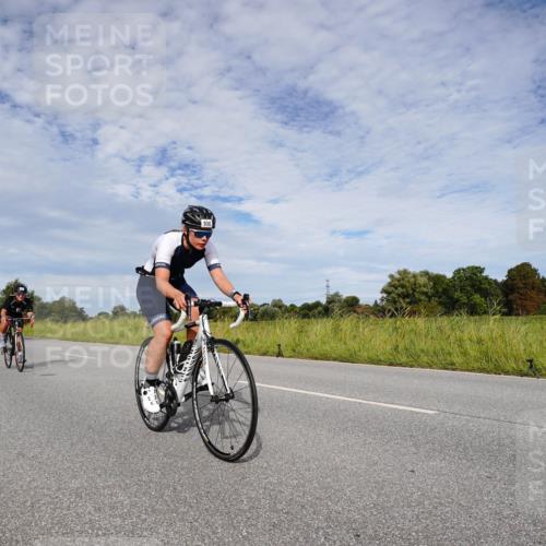 31.08.2025 - Elbe Triathlon Hamburg Michael Burmester http://msf.ph/oto/8665782 31.08.2025 10:19:16 Radfahren 713, 803, 828, 930 meine-sportfotos.de
