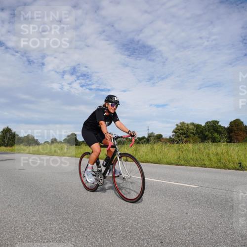 31.08.2025 - Elbe Triathlon Hamburg Michael Burmester http://msf.ph/oto/8665784 31.08.2025 10:19:16 Radfahren 713, 803, 828, 930 meine-sportfotos.de