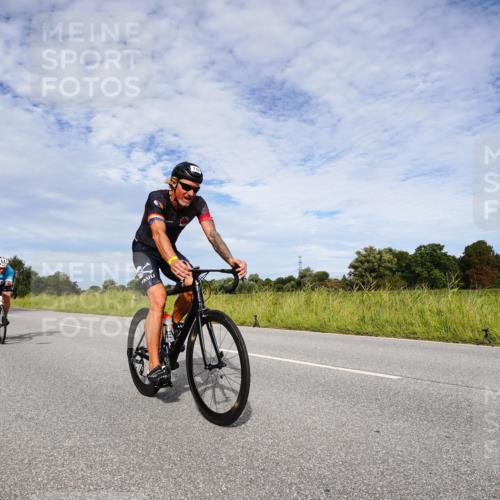 31.08.2025 - Elbe Triathlon Hamburg Michael Burmester http://msf.ph/oto/8665788 31.08.2025 10:19:26 Radfahren 657, 660, 710, 808 meine-sportfotos.de