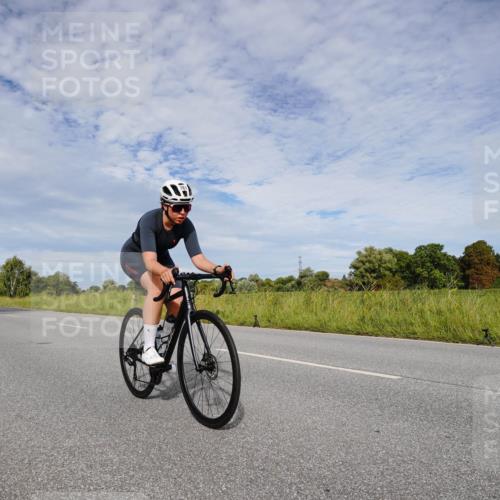 31.08.2025 - Elbe Triathlon Hamburg Michael Burmester http://msf.ph/oto/8665827 31.08.2025 10:20:10 Radfahren 577, 599, 781 meine-sportfotos.de