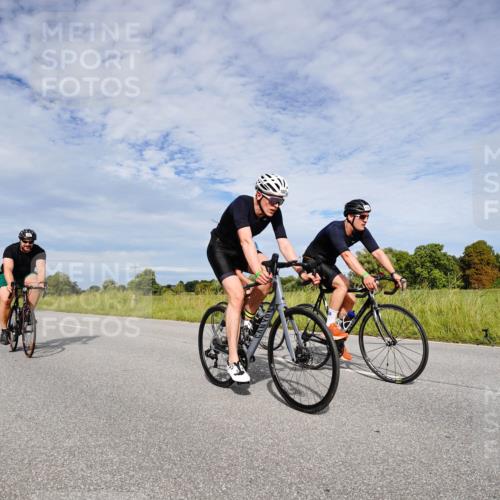 31.08.2025 - Elbe Triathlon Hamburg Michael Burmester http://msf.ph/oto/8665855 31.08.2025 10:20:48 Radfahren 419, 564, 588, 749, 947, 968, 1012, 1023, 1045, 1078, 1100 meine-sportfotos.de