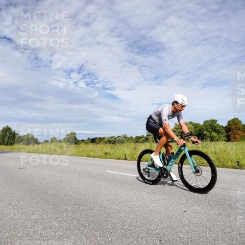 31.08.2025 - Elbe Triathlon Hamburg Michael Burmester http://msf.ph/oto/8665857 31.08.2025 10:20:50 Radfahren 419, 564, 588, 880, 931, 947, 968, 1012, 1023, 1078, 1100 meine-sportfotos.de