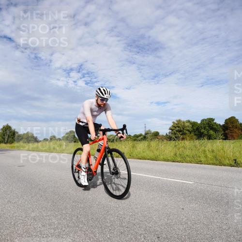 31.08.2025 - Elbe Triathlon Hamburg Michael Burmester http://msf.ph/oto/8665867 31.08.2025 10:20:55 Radfahren 419, 564, 880, 931, 1012 meine-sportfotos.de