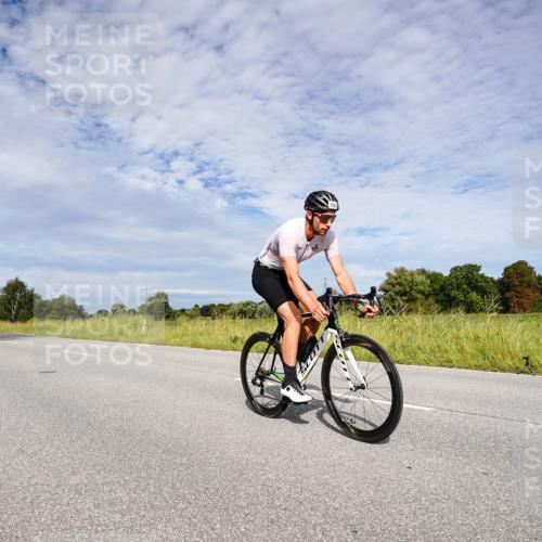 31.08.2025 - Elbe Triathlon Hamburg Michael Burmester http://msf.ph/oto/8665962 31.08.2025 10:22:18 Radfahren 730, 824, 974, 1000, 1009, 1085 meine-sportfotos.de