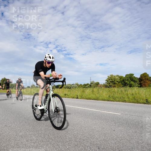 31.08.2025 - Elbe Triathlon Hamburg Michael Burmester http://msf.ph/oto/8665983 31.08.2025 10:22:37 Radfahren 400, 879, 939, 950, 984, 998, 1070 meine-sportfotos.de