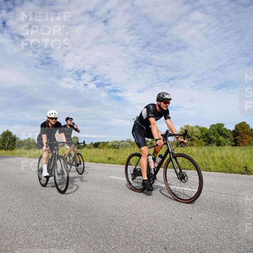 31.08.2025 - Elbe Triathlon Hamburg Michael Burmester http://msf.ph/oto/8665987 31.08.2025 10:22:38 Radfahren 400, 879, 939, 950, 984, 998, 1070 meine-sportfotos.de