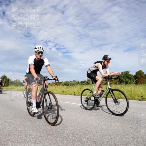 31.08.2025 - Elbe Triathlon Hamburg Michael Burmester http://msf.ph/oto/8666018 31.08.2025 10:22:59 Radfahren 698, 747, 762, 792, 805, 871, 942, 963, 971, 978, 995, 1063, 1067, 1106 meine-sportfotos.de