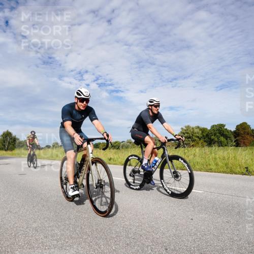 31.08.2025 - Elbe Triathlon Hamburg Michael Burmester http://msf.ph/oto/8666021 31.08.2025 10:23:00 Radfahren 698, 747, 762, 792, 805, 871, 942, 971, 978, 995, 1063, 1067, 1106 meine-sportfotos.de