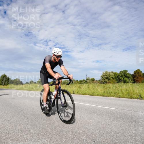 31.08.2025 - Elbe Triathlon Hamburg Michael Burmester http://msf.ph/oto/8666048 31.08.2025 10:23:18 Radfahren 922, 965, 989, 1016, 1056, 1086, 1107 meine-sportfotos.de