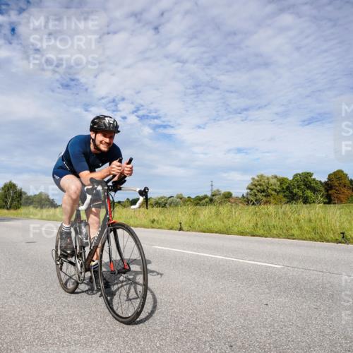 31.08.2025 - Elbe Triathlon Hamburg Michael Burmester http://msf.ph/oto/8666055 31.08.2025 10:23:22 Radfahren 812, 1016, 1086, 1088, 1107 meine-sportfotos.de