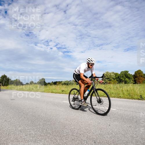 31.08.2025 - Elbe Triathlon Hamburg Michael Burmester http://msf.ph/oto/8666063 31.08.2025 10:23:30 Radfahren 399, 812, 1037, 1093 meine-sportfotos.de