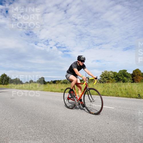 31.08.2025 - Elbe Triathlon Hamburg Michael Burmester http://msf.ph/oto/8666072 31.08.2025 10:23:45 Radfahren 945, 1065, 1091, 1095 meine-sportfotos.de
