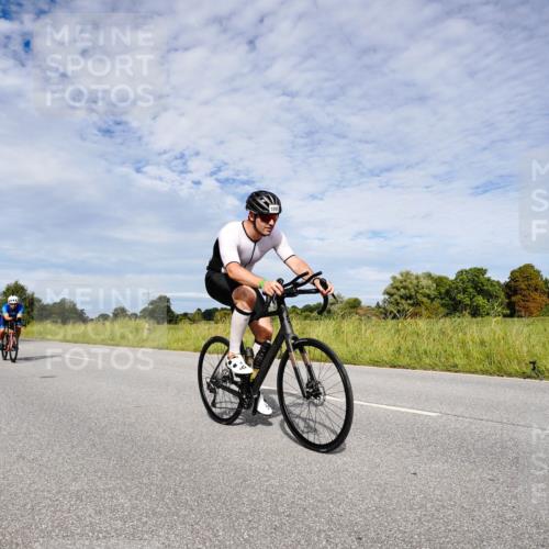 31.08.2025 - Elbe Triathlon Hamburg Michael Burmester http://msf.ph/oto/8666076 31.08.2025 10:23:47 Radfahren 818, 945, 1065, 1091, 1095, 1109 meine-sportfotos.de
