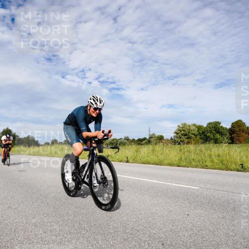 31.08.2025 - Elbe Triathlon Hamburg Michael Burmester http://msf.ph/oto/8666082 31.08.2025 10:23:53 Radfahren 704, 818, 861, 914, 926, 1031, 1043, 1109 meine-sportfotos.de