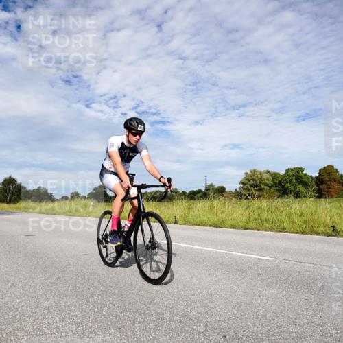 31.08.2025 - Elbe Triathlon Hamburg Michael Burmester http://msf.ph/oto/8666091 31.08.2025 10:23:58 Radfahren 704, 741, 752, 861, 914, 926, 961, 1031, 1043 meine-sportfotos.de