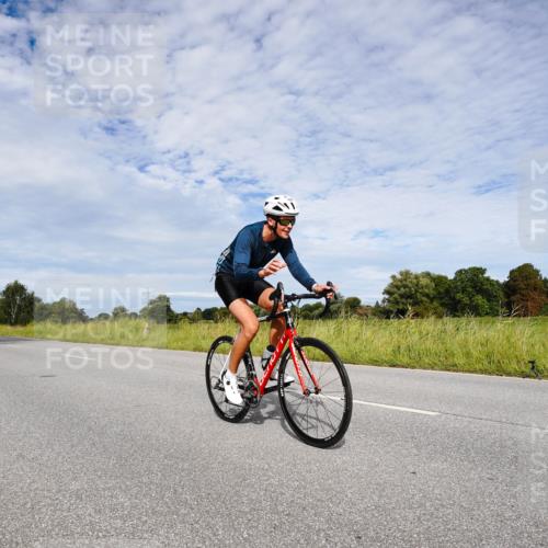 31.08.2025 - Elbe Triathlon Hamburg Michael Burmester http://msf.ph/oto/8666105 31.08.2025 10:24:10 Radfahren 761, 962, 975, 997, 1018, 1076, 1158 meine-sportfotos.de