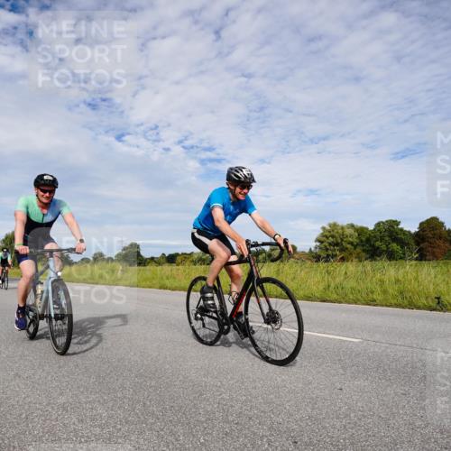 31.08.2025 - Elbe Triathlon Hamburg Michael Burmester http://msf.ph/oto/8666123 31.08.2025 10:24:27 Radfahren 703, 847, 943, 970, 972, 1028, 1074, 1083, 1099 meine-sportfotos.de
