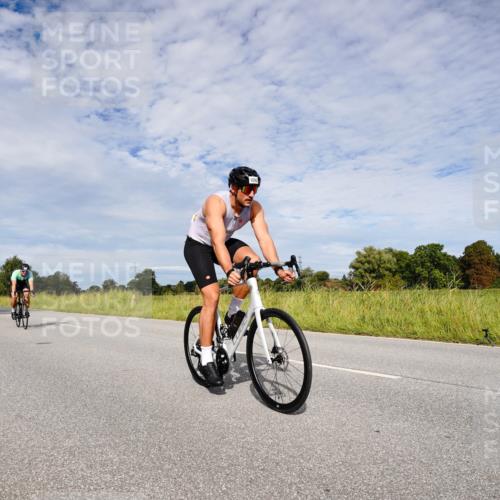 31.08.2025 - Elbe Triathlon Hamburg Michael Burmester http://msf.ph/oto/8666137 31.08.2025 10:24:39 Radfahren 594, 863, 910, 979, 994, 1075, 1080, 1092 meine-sportfotos.de