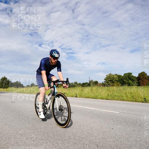 31.08.2025 - Elbe Triathlon Hamburg Michael Burmester http://msf.ph/oto/8666143 31.08.2025 10:24:41 Radfahren 594, 677, 863, 979, 994, 1075, 1080, 1092 meine-sportfotos.de